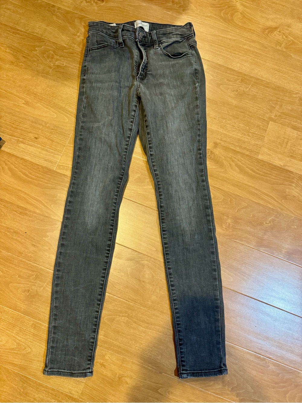 Universal Thread Women’s High Rise Skinny Dark Gray / Black Jeans Size 2/26L